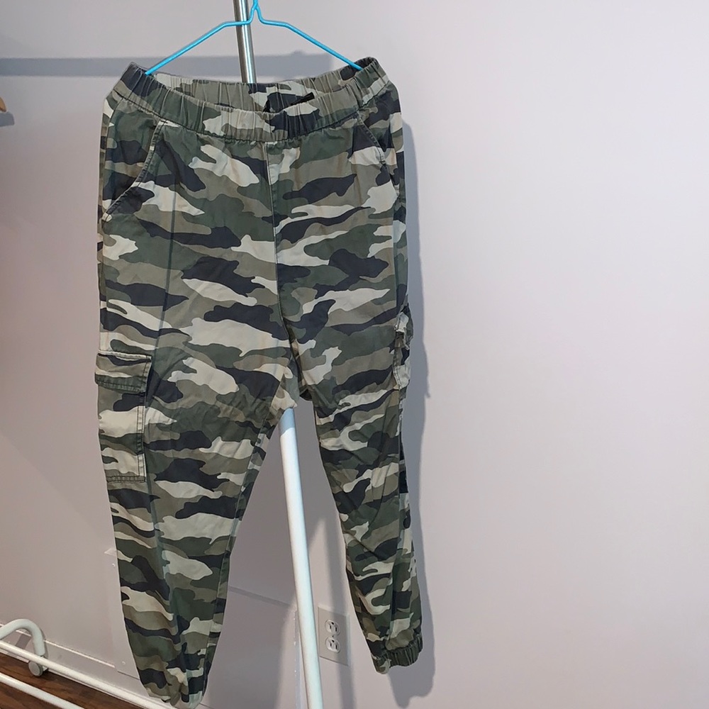 Green army print camo pants